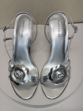 MARC FISHER NEW IN BOX SZ 10 SILVER FLOWER SANDALS HEELS